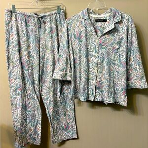 Lauren Ralph Lauren size medium pajama set. Soft feminine colors classic paisley